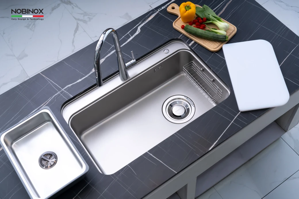 So sánh thiết kế chậu bát rác giữa với chậu bát rá... - image 2