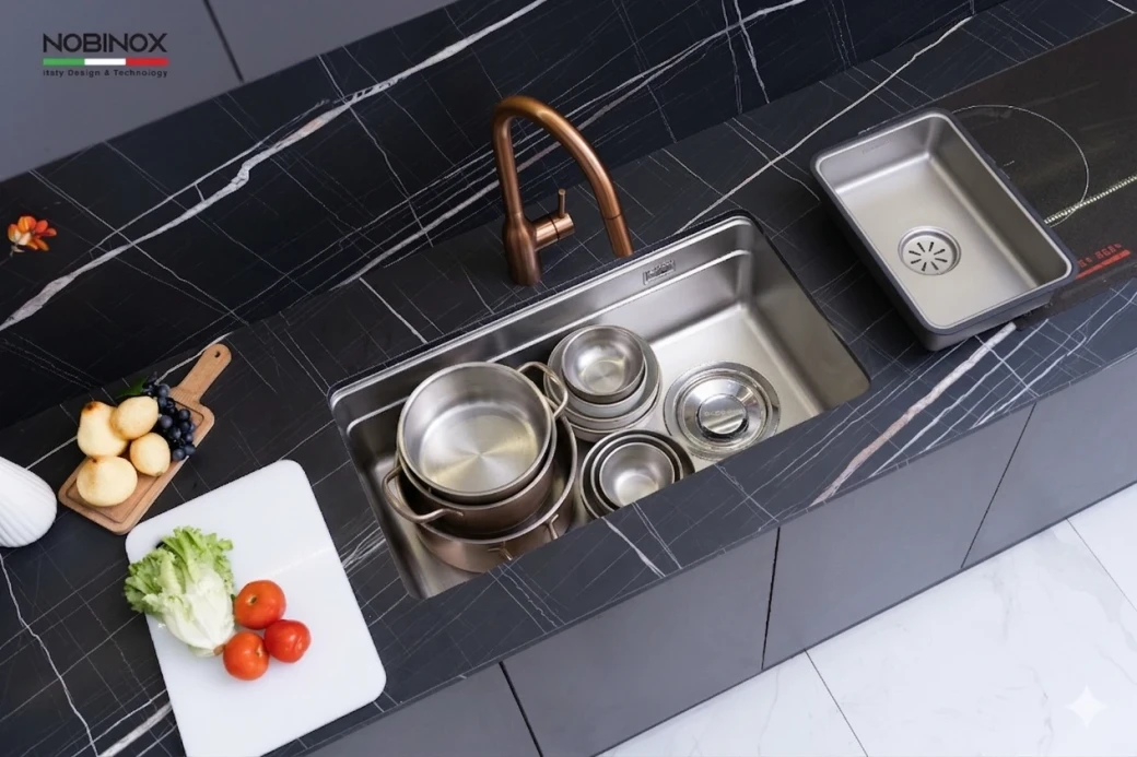 chậu rửa bát lỗ thoát đặt lệch tăng diện tích sử dụng thực tế trong lòng chậu